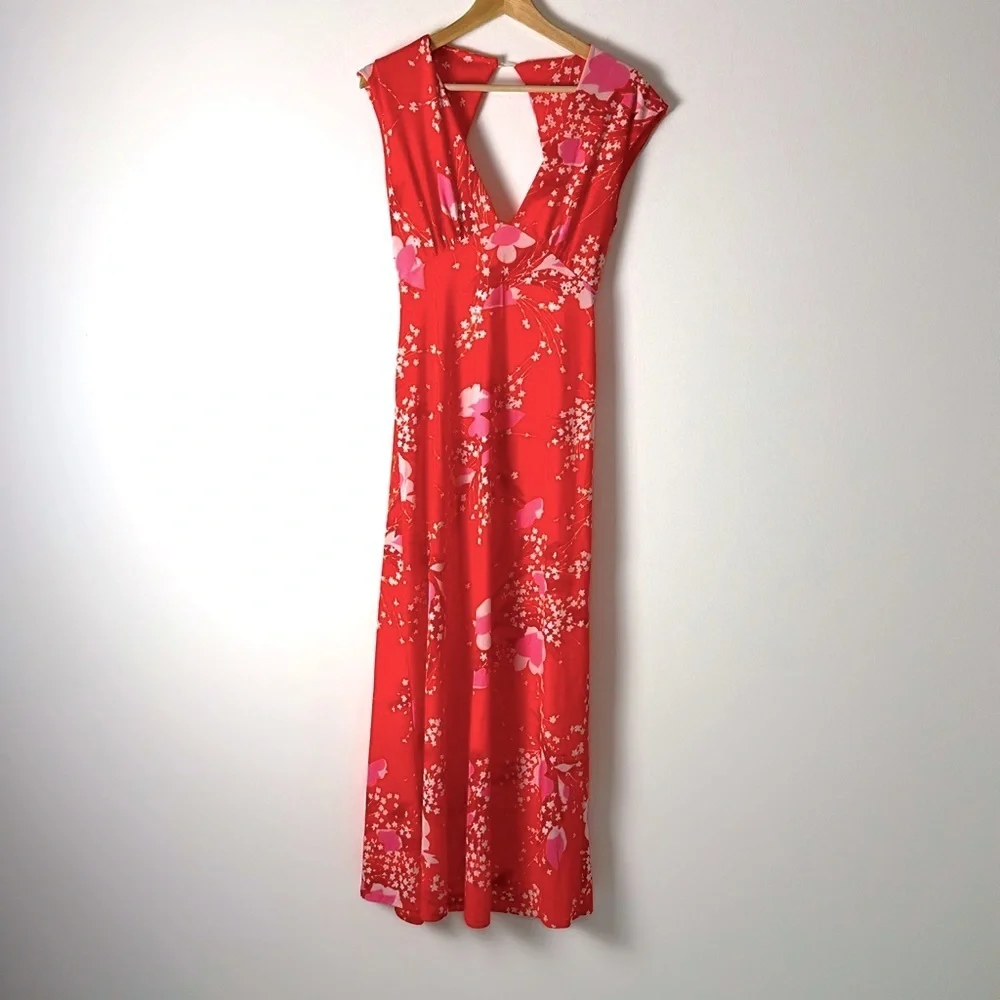 Elegant Red Floral Maxi Dress - Picture 2 of 8